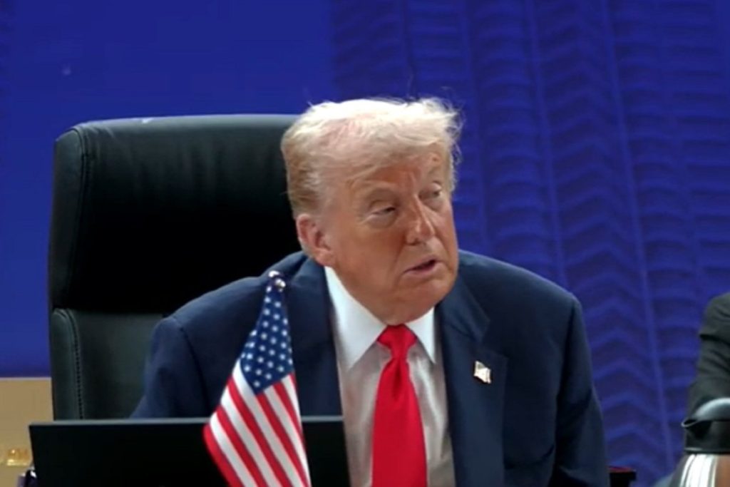 Serangan Besar-besaran Trump ke Venezuela, Tangkap Maduro dan Istrinya Aa1pdl16
