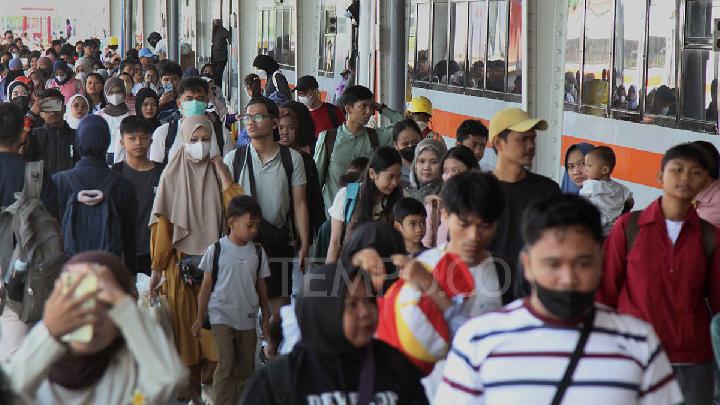4 Juta Tiket Kereta Terjual Selama Libur Nataru Aa1t7oy2