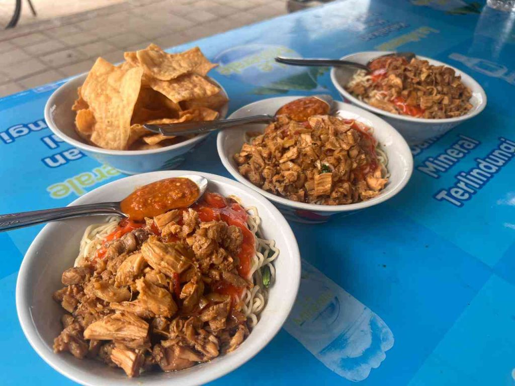 Mie Ayam Gerobak: Rasa Lebih Berani Daripada Harga Aa1tuzdk