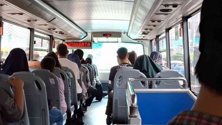 Bus Wisata Gratis Mengelilingi Jakarta Aa1tyd8h