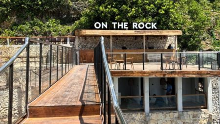 Harga tiket On The Rock Jogja 2026 dan daftar menu Aa1u0rir