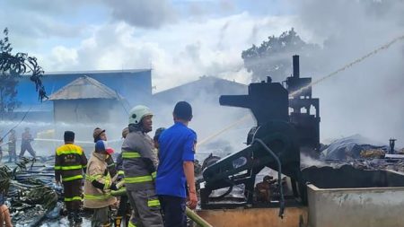 6 Peristiwa Populer Kalbar: Gudang Singkawang Terbakar, Landak Siaga Darurat Aa1u0x9q