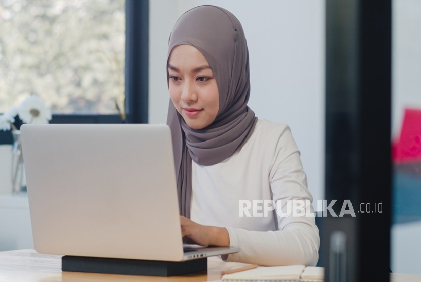 Di antara pabrik dan mimpi, UBSI Cikarang pilih membentuk dengan tangan terbuka Aa1u2hng