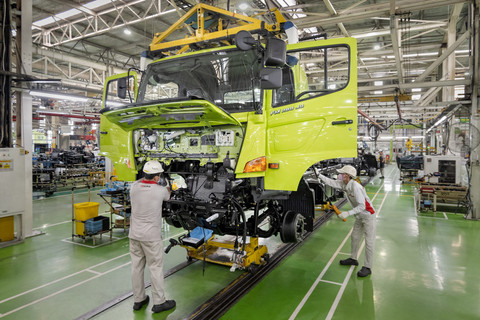 Serbuan Truk Impor Tiongkok, Pabrik Hino Purwakarta Hanya 25 Persen Dimanfaatkan Aa1uenld