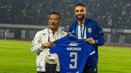 Persib Kuatkan Lini Pertahanan Aa1uy0pm