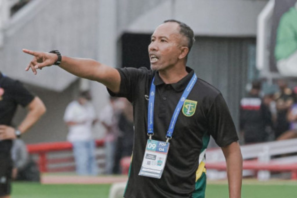 Uston Nawawi Tak Lagi Asisten Pelatih! Ini Daftar Staf Persebaya Era Tavares Aa1uy72t