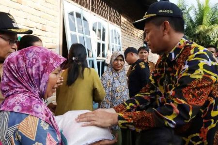 Harta Hancur Akibat Bencana, Warga Agam Kini Terima PKH Bantuan