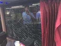 Bus Persela Lamongan Dihujani Batu di Pintu Tol Prambanan Usai Laga Lawan PSS Sleman Bus Persela Dilempar Batu 43