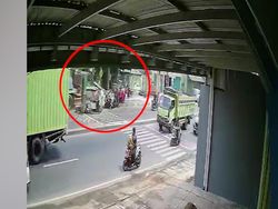 Detik Detik Kecelakaan Maut Truk Trailer Di Bekasi 43