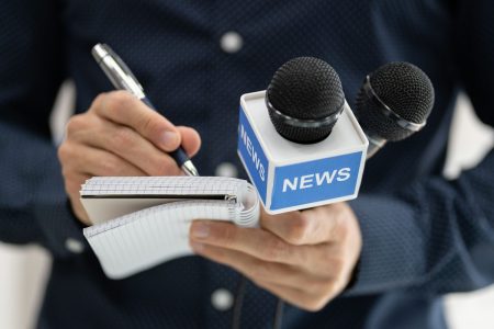 MK Putuskan Wartawan Tidak Bisa Dituntut Langsung dalam Aktivitas Jurnalistik Jurnalis Ilustrasi