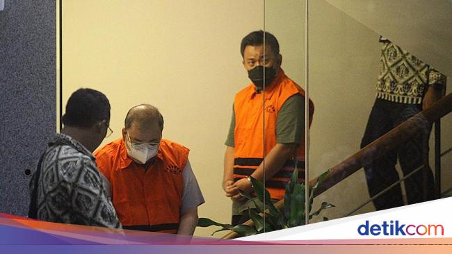 Satu Hari Dua OTT KPK, Wali Kota dan Bupati Terlibat Korupsi Kpk Tahan Dua Tersangka Kasus Korupsi Di Pemkot Semarang 1 169