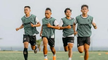 Jadwal Live TV Pekan 17 Liga 2026: PSS Siang, Barito Malam Para Pemain Bali United Melakukan Latihan Rutin Di Tc Pantai Purnama Gianyar