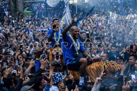 Bernardo Tavares, Arsitek Persebaya, Bawa Dua Kemenangan di Debut, Persib Bandung Harus Waspada Perayaan Kemenangan Persib Di Bandung 1br8l Dom