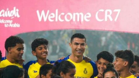Masa Depan Ronaldo di Al Nassr Tidak Jelas, Peluang ke MLS Lebih Kuat 63b4729be1da9 Cristiano Ronaldo Diperkenalkan Sebagai Pemain Al Nassr 665 374