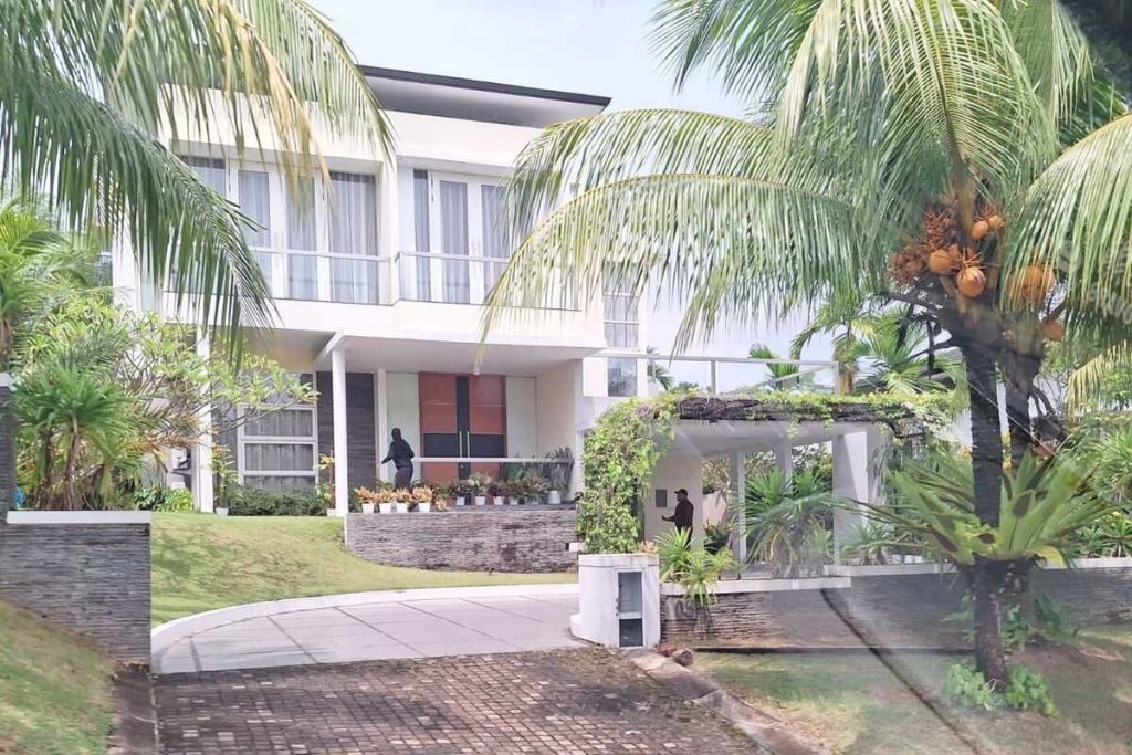 Juragan Emas dengan Rumah Mewah Rp3 M Digeledah Bareskrim, Tinggal 10 Tahun Tak Dikenal Warga