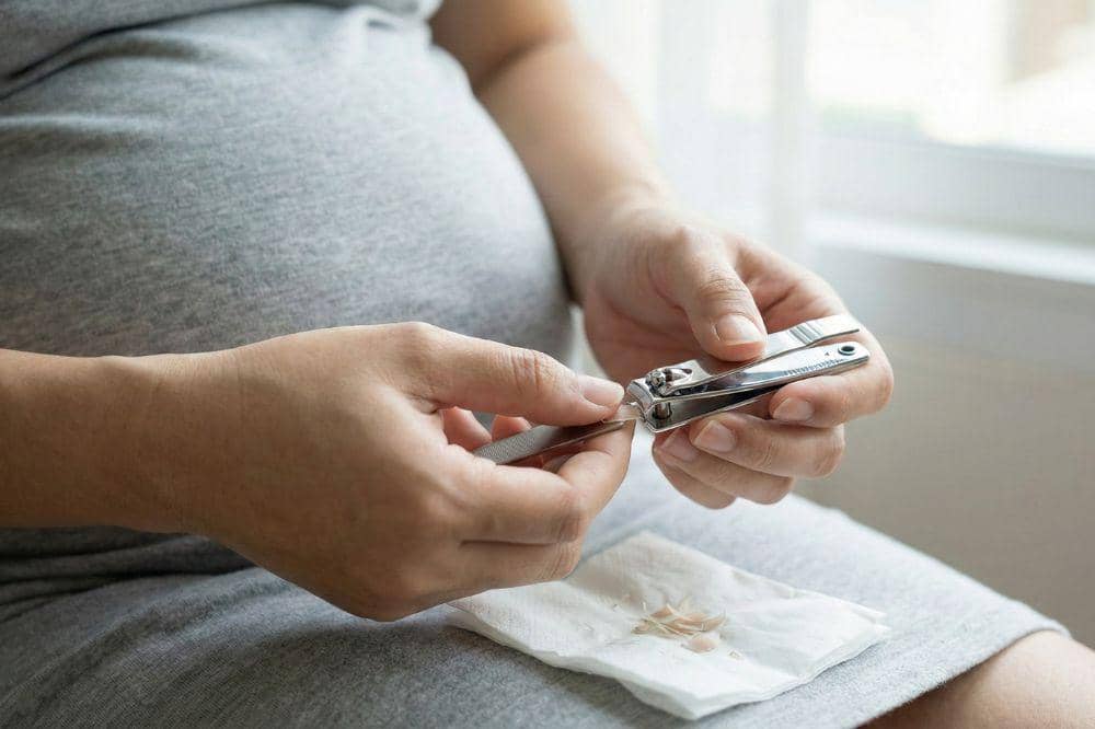 7 tips merawat kuku sehat selama kehamilan, hindari aseton