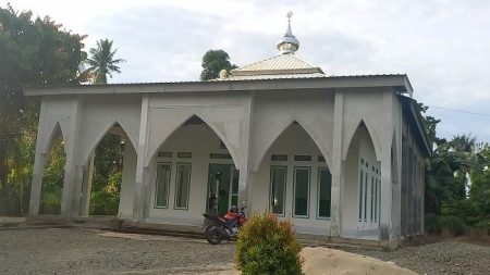 Lara Menjadi Kubah, Kehidupan Aiptu Sakrawi yang Mengabdi untuk Orang Tua di Tanah Bua