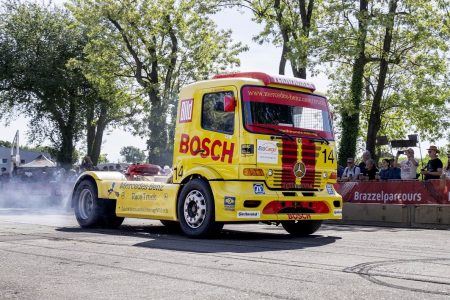 Perayaan 130 Tahun Truk Mercedes-Benz Membuat Terkesima, Tampilkan Bentuk Truk Pertama di Dunia