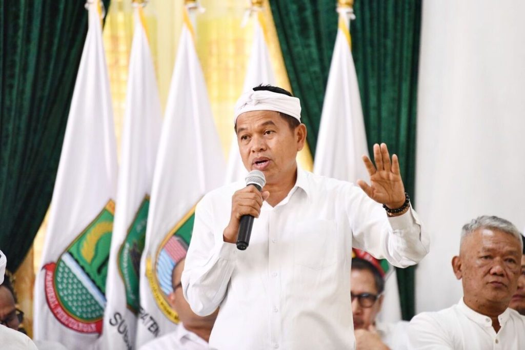 Dedi Mulyadi Janjikan Beasiswa untuk Siswa Miskin dari Dana Ini Aa1viecj