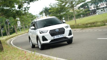 Model serial hybrid, seberapa irit BBM Daihatsu Rocky? Aa1vnb8w