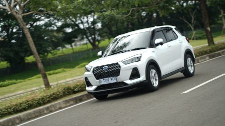 Sistem hybrid membuat Daihatsu Rocky lebih gesit! Aa1vnn2x