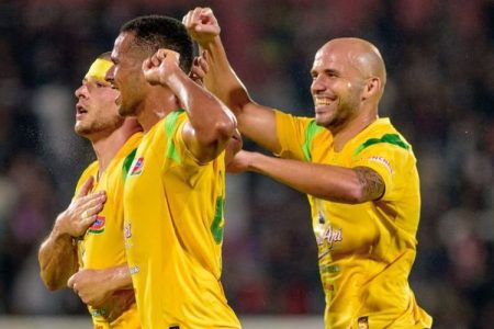 Mihailo Perovic dan Malik Risaldi Cedera! Bernardo Tavares Kembangkan Strategi Persebaya Kalahkan Bali United Aa1vs9mx 1