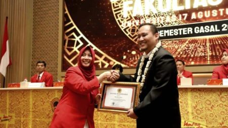 Profil UnTag Surabaya Cetak Sejarah dengan Luluskan Angkatan Pertama Magister Arsitektur Aa1vswyp