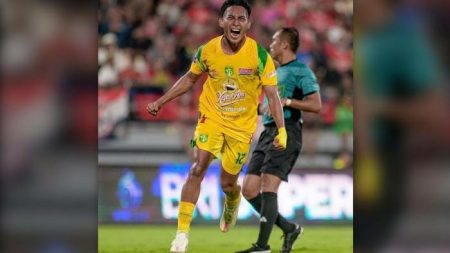 Berita Persebaya Hari Ini: Surabaya Kalahkan Bali United 1-3 Aa1vtp0i