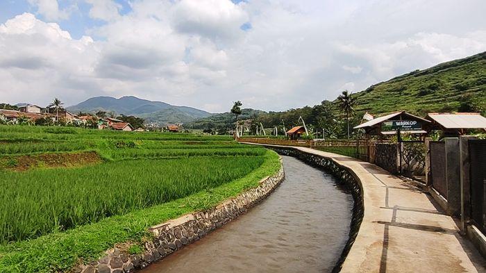 Kunjungi Bendungan Cimanggung: Wisata Viral dari Jalan Tani ke Sensasi “Papalidanand” Aa1vvqol