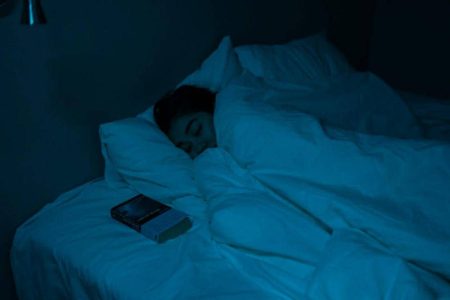 7 manfaat tidur di kamar gelap, lampu dimatikan ternyata baik Aa1vvzcm