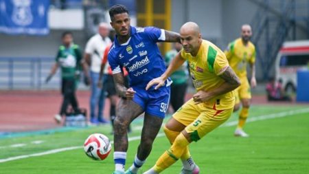 Aksi Pemain Persib Bandung Ramon De A
