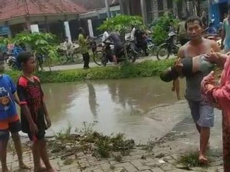 Bayi 2 Tahun Yang Tercebur Sungai Hingga Tewas Tenggelam Saat Dievakuasi Warga 43