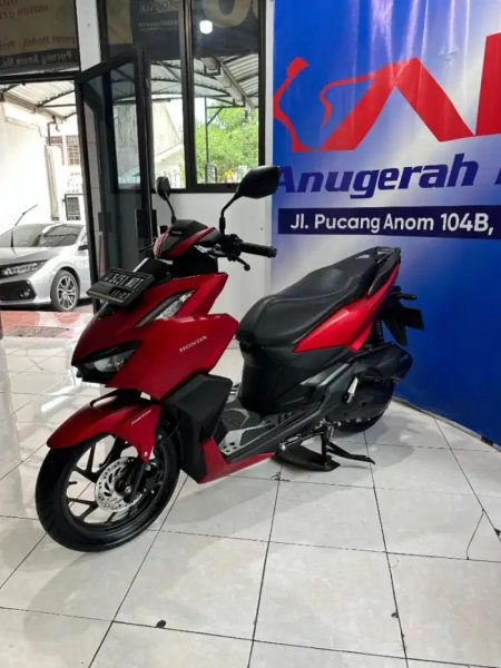 Honda Vario 160 CBS Putih Doff Tampil Mewah dengan Fitur Canggih