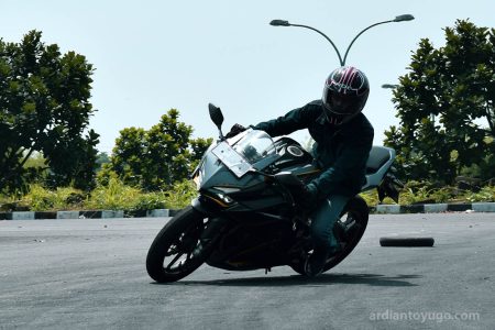 Kekurangan Honda CBR 150R yang Membuat Pembalap Profesional Berpikir Kedua Kelebihan Dan Kekurangan Honda Cbr 250rr