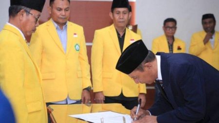 Rektor Unkhair Ternate Lantik 15 Pejabat, Ini Daftar Lengkapnya Penandatangan Naskah Pelantikan Unkhair Ternate