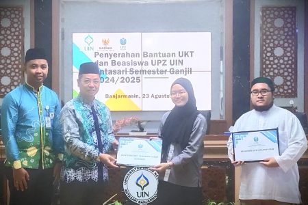 Penyerahan Dana Bantuan Secara Simbolis