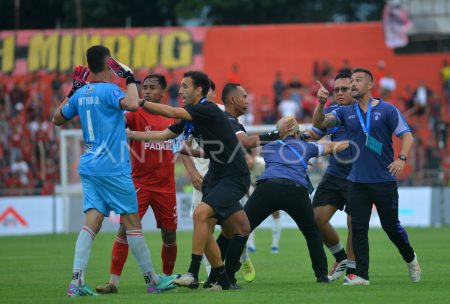 Semen Padang FC Kalahkan Persita 1-0, Dejan Antonic Akui Peran Suporter Semen Padang Fc Kalahkan Persita 1ghct Dom