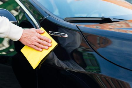 Cara Menghilangkan Sisa Lem Stiker Tanpa Rusak Cat Mobil