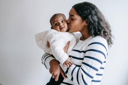 Cara menjaga kesehatan bayi saat lebaran