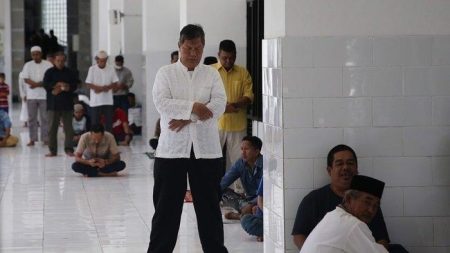 Cara melaksanakan sholat qobliyah dzuhur secara lengkap
