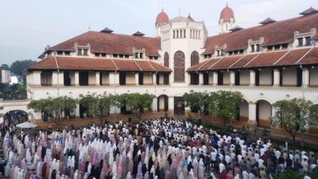 Salat Idulfitri di Lawang Sewu Semarang Berlangsung Khidmat dengan Foto Kenangan