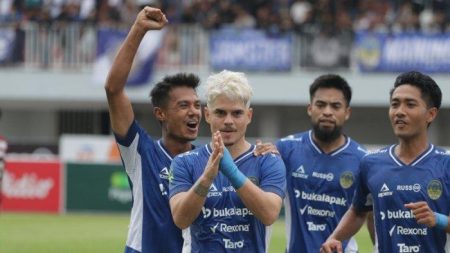 Pemain baru Ze Valenta bawa PSBS unggul 1-3 atas PSIM