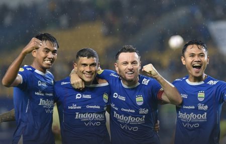 Siaran Bola Persebaya vs Persib Malam Ini