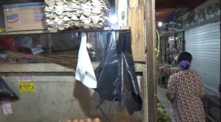 Harga Plastik Melonjak 100 Persen, Pedagang dan PKL Lamongan Kekhawatiran
