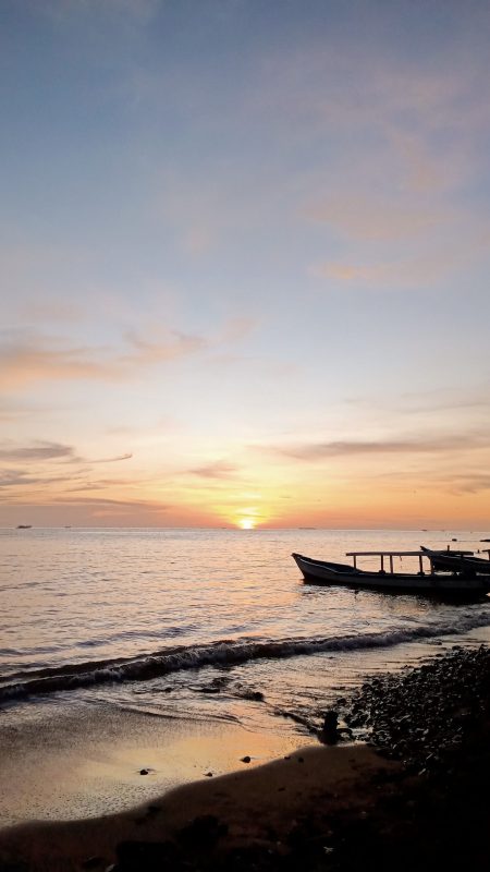 Padang Dihiasi 183 Ribu Wisatawan Saat Lebaran 2026, Pantai Air Manis Tetap Jadi Favorit