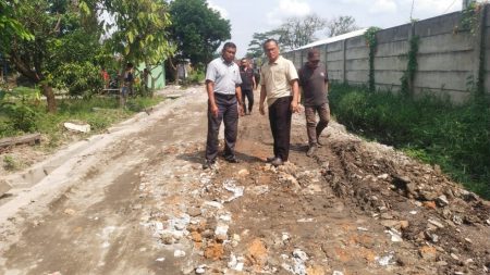Warga Bedayan Keluhkan Jalan Rusak, Gubernur Kalbar dan Bupati Sintang Minta Maaf