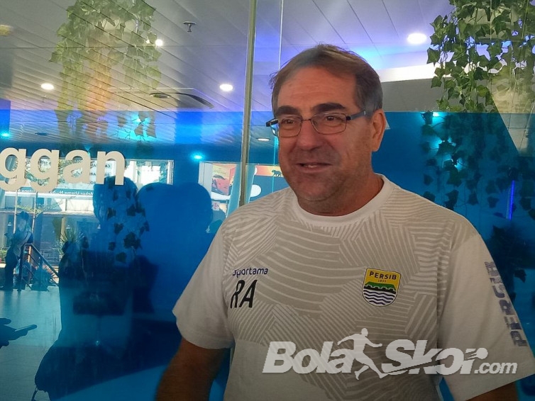 Menghadapi tim zona degradasi, pelatih Persib Bandung tak ingin jemawa