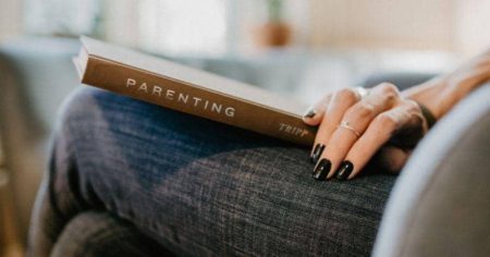 Mari kenali 5 fakta tentang snowplow parenting!