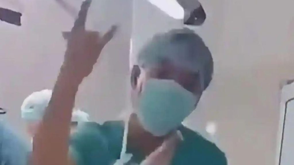 Riga Septian Bahri, Nakes Joget TikTok Saat Operasi, Dihujat dan Minta Maaf