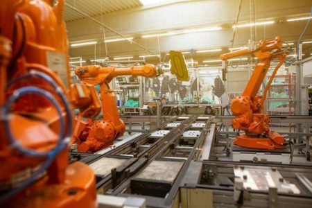 Revolusi Pabrik: Adaptasi Robotika di Manufaktur Indonesia